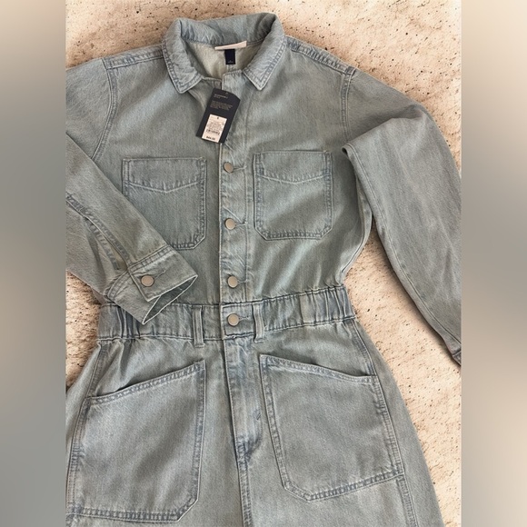 Universal Thread Light Blue Denim Overalls. Perfect for casual occasions. - Picture 5 of 7